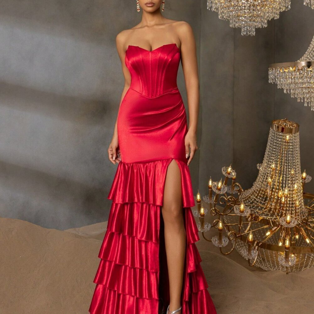 Red Elegant Women's Strapless Sweetheart Neckline Mermaid Satin Gown